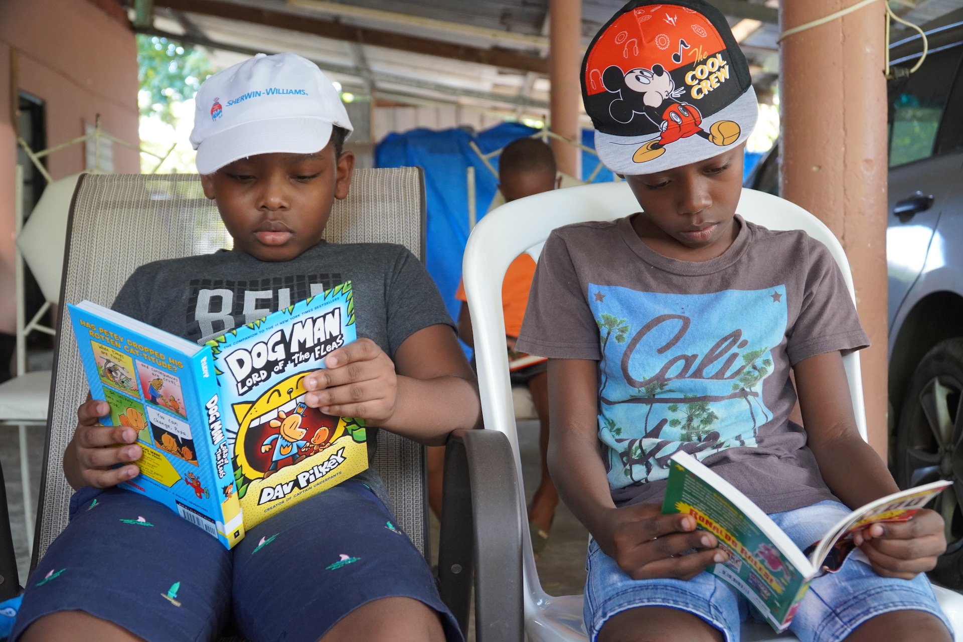 2 Boys Reading